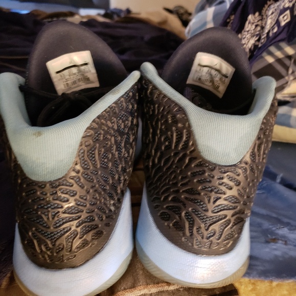 Blue dimpled Air Jordan's - Picture 5 of 6